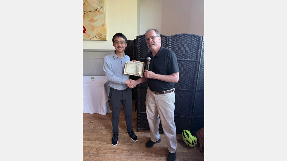 Ziluo receives Outstanding Graduate Student Award